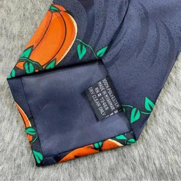 Vintage 90s Looney Tunes Halloween Tie - Picture 6 of 7